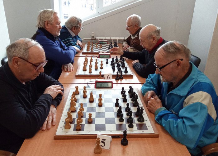Ветераны сыграли в блиц-турнире памяти Юрия Никонова