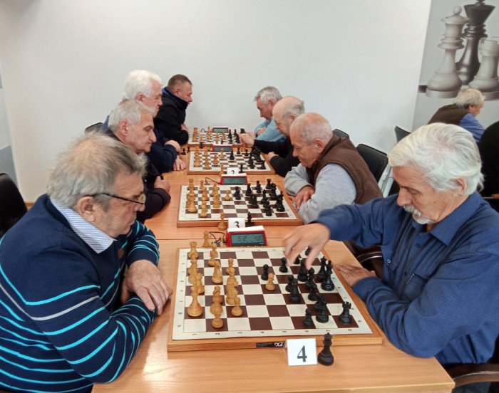 Ветераны сыграли в блиц-турнире памяти Юрия Никонова