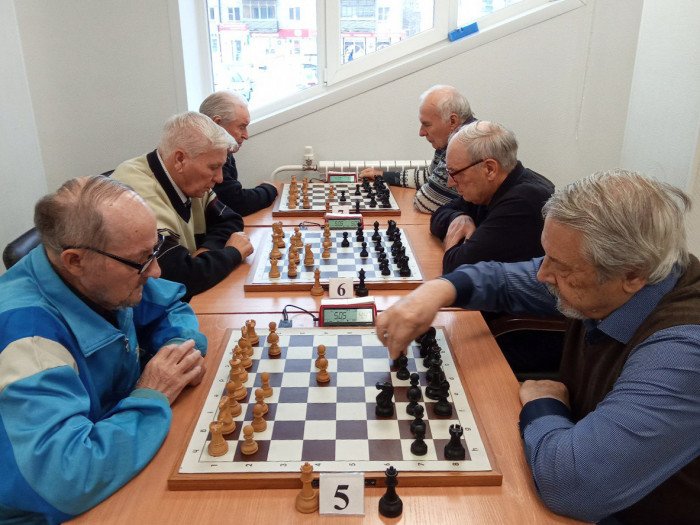 Ветераны сыграли в блиц-турнире памяти Юрия Никонова