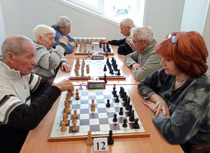 Ветераны сыграли в блиц-турнире памяти Юрия Никонова