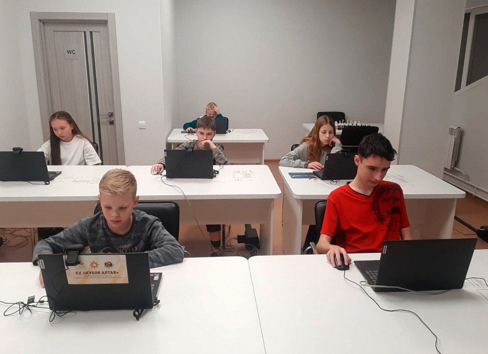 Алтайские школьники сыграли со сверстниками из Минска и Еревана