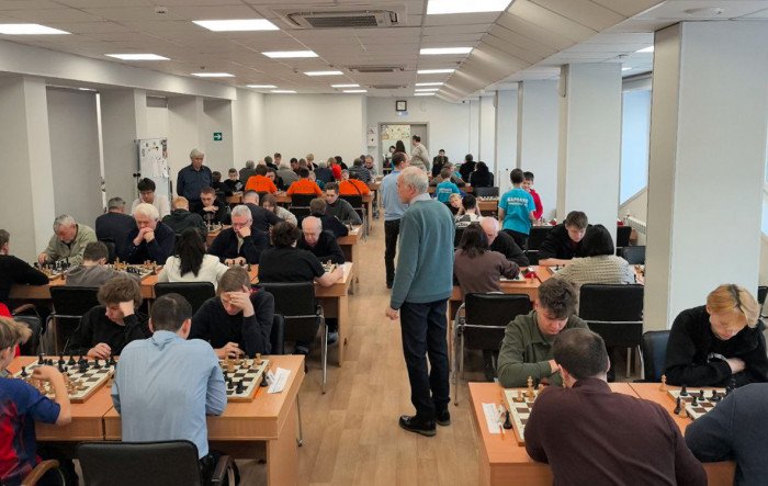 Гроссмейстер Алексей Сорокин сыграл в командном чемпионате края по рапиду