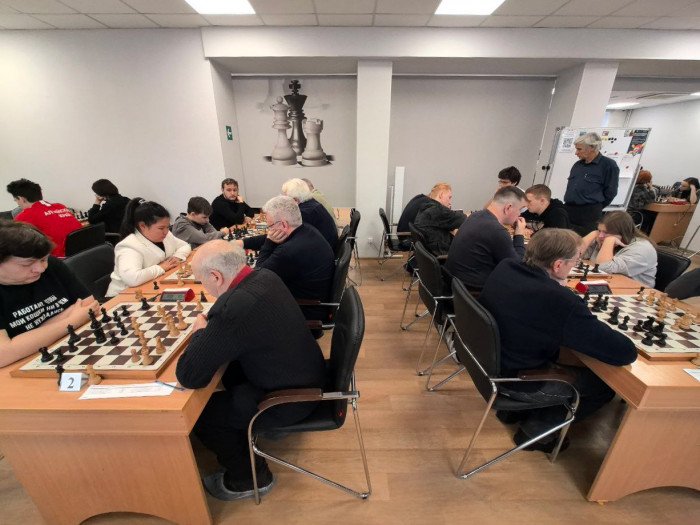 Гроссмейстер Алексей Сорокин сыграл в командном чемпионате края по рапиду