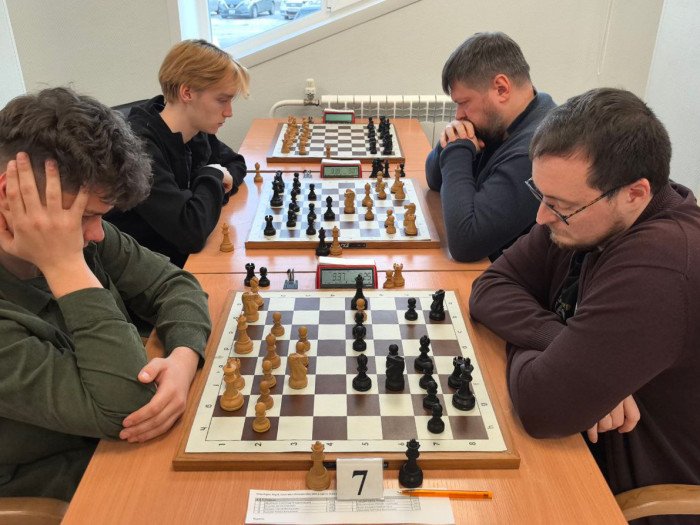 Гроссмейстер Алексей Сорокин сыграл в командном чемпионате края по рапиду