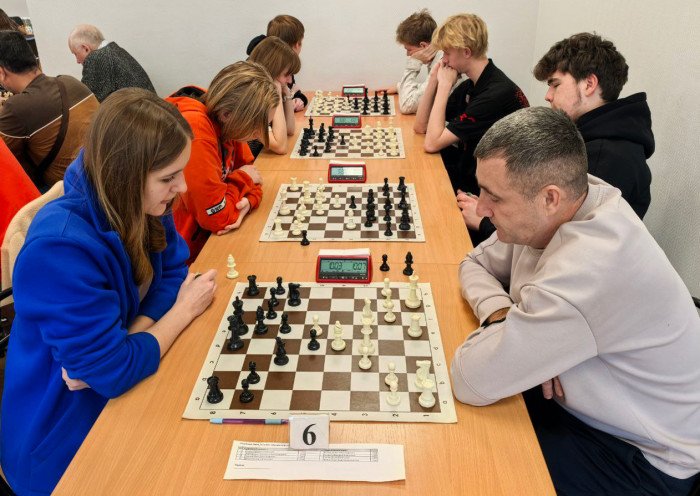 Гроссмейстер Алексей Сорокин сыграл в командном чемпионате края по рапиду