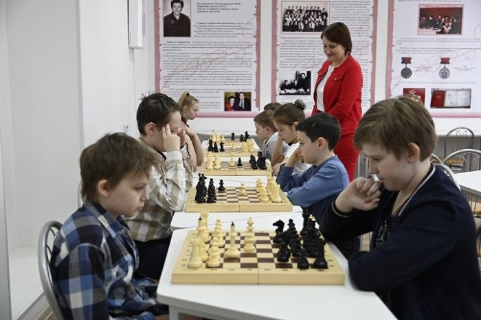 Юные шахматисты поборолись за честь шахматной короны в АИРО