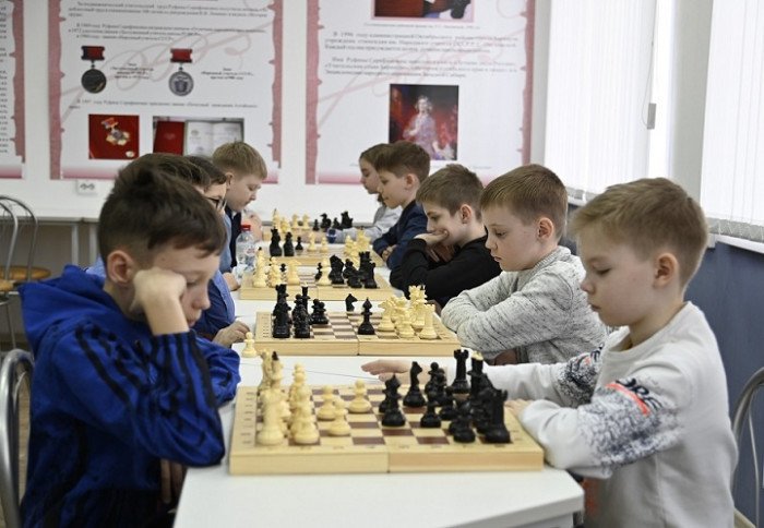 Юные шахматисты поборолись за честь шахматной короны в АИРО