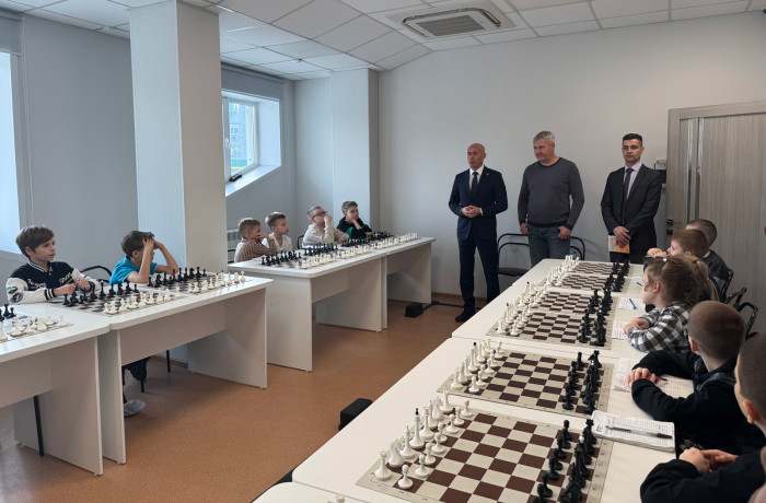 Четыре гроссмейстера провели сеансы одновременной игры в Барнауле