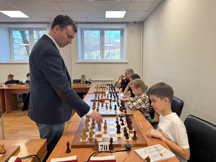 Четыре гроссмейстера провели сеансы одновременной игры в Барнауле