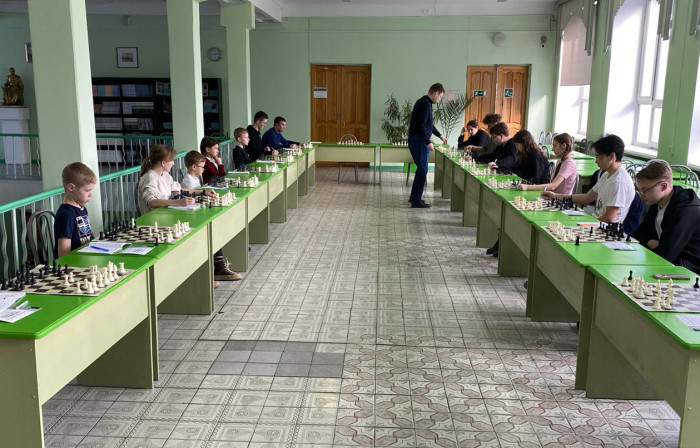 Четыре гроссмейстера провели сеансы одновременной игры в Барнауле