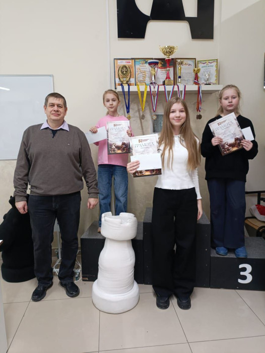 Максим Максимов выиграл 37-й этап Лиги любителей по блицу