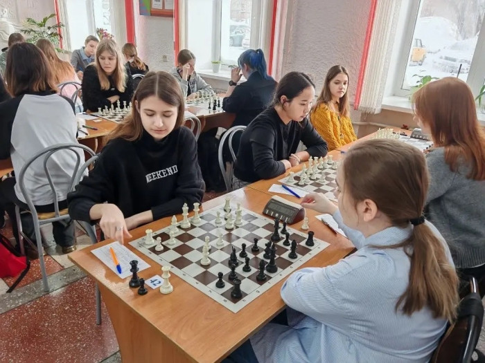 Слизунков и Борисова – четвёртые на чемпионатах Сибири по шахматам