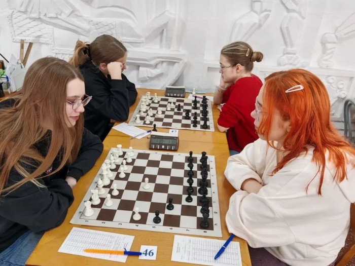 Слизунков и Борисова – четвёртые на чемпионатах Сибири по шахматам