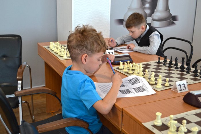 Ярослав Хаустов во второй раз выиграл краевую олимпиаду «Шахматы в школах»