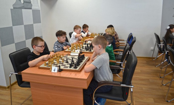Ярослав Хаустов во второй раз выиграл краевую олимпиаду «Шахматы в школах»
