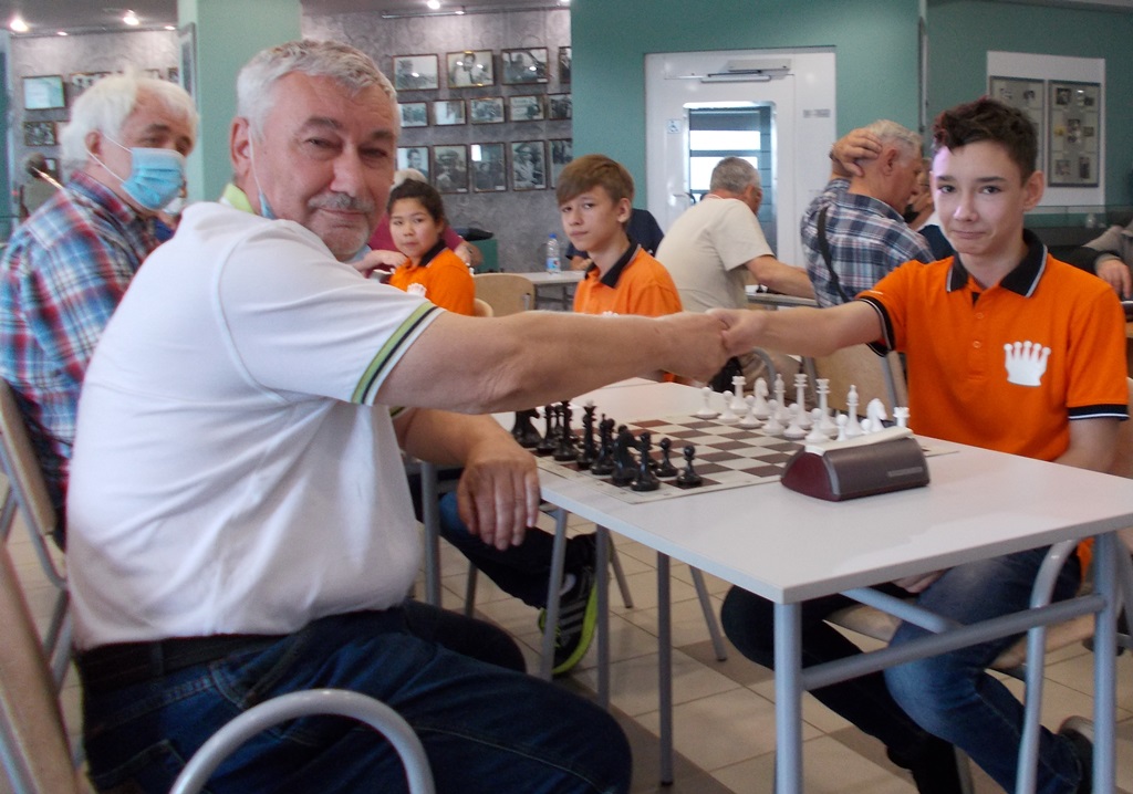 Алтайские ветераны провели большой турнир и чуть не улетели в космос