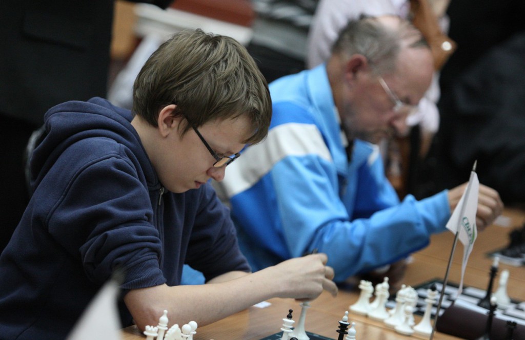 Искрит на финише