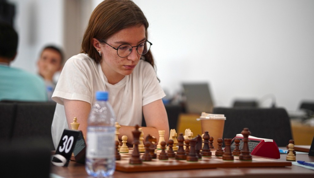 Виктория Лоскутова сыграла с тремя гроссмейстерами в Астане