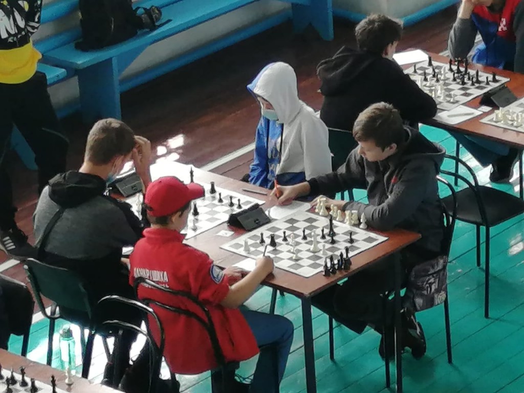 В Ребрихе собралась сельская шахматная молодежь