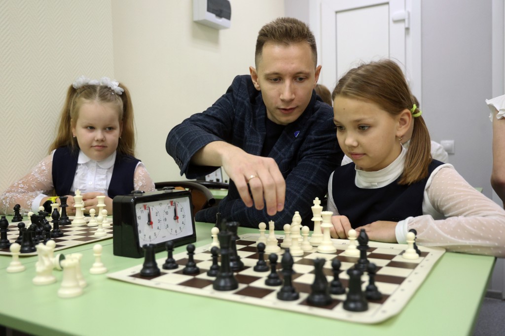 Барнаульская гимназия № 69 первой в Алтайском крае реализовала программу всеобщего начального шахматного образования