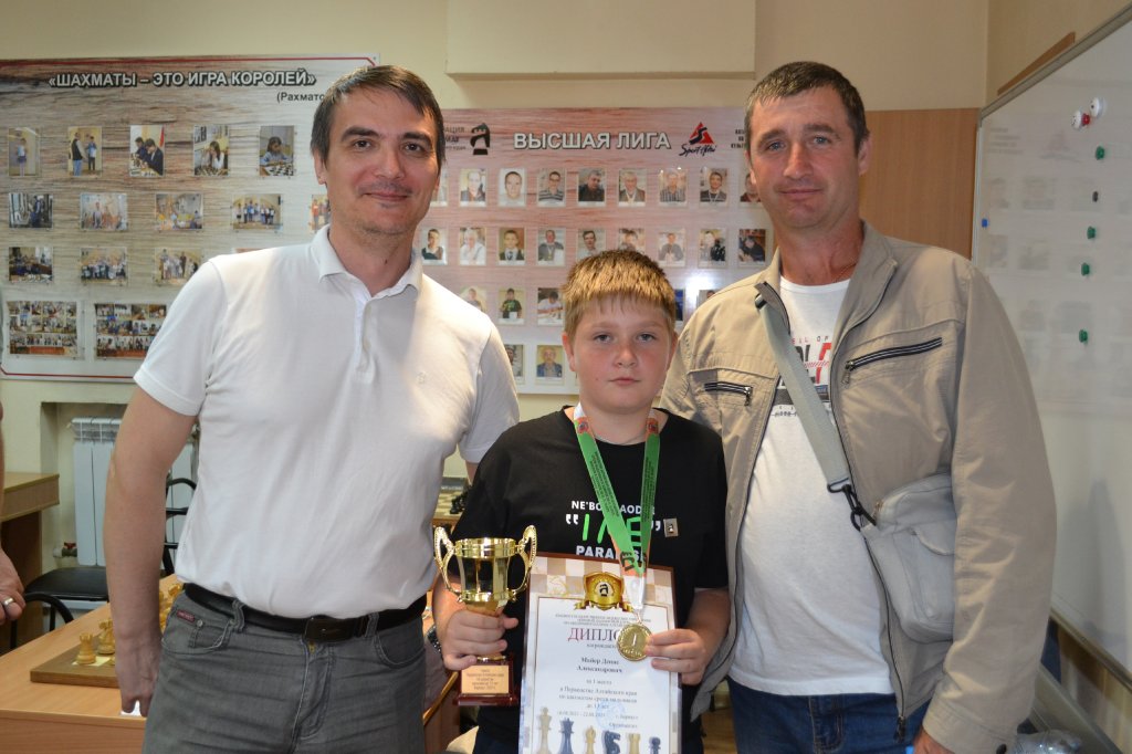 В Лоо первый тур прошел успешно для шахматистов Алтайского края