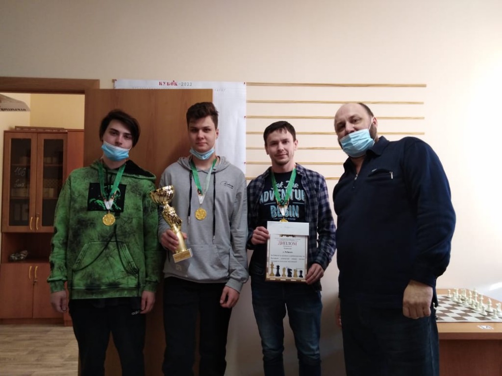 Шахматисты Ребрихи обогнали в Бийске главных конкурентов