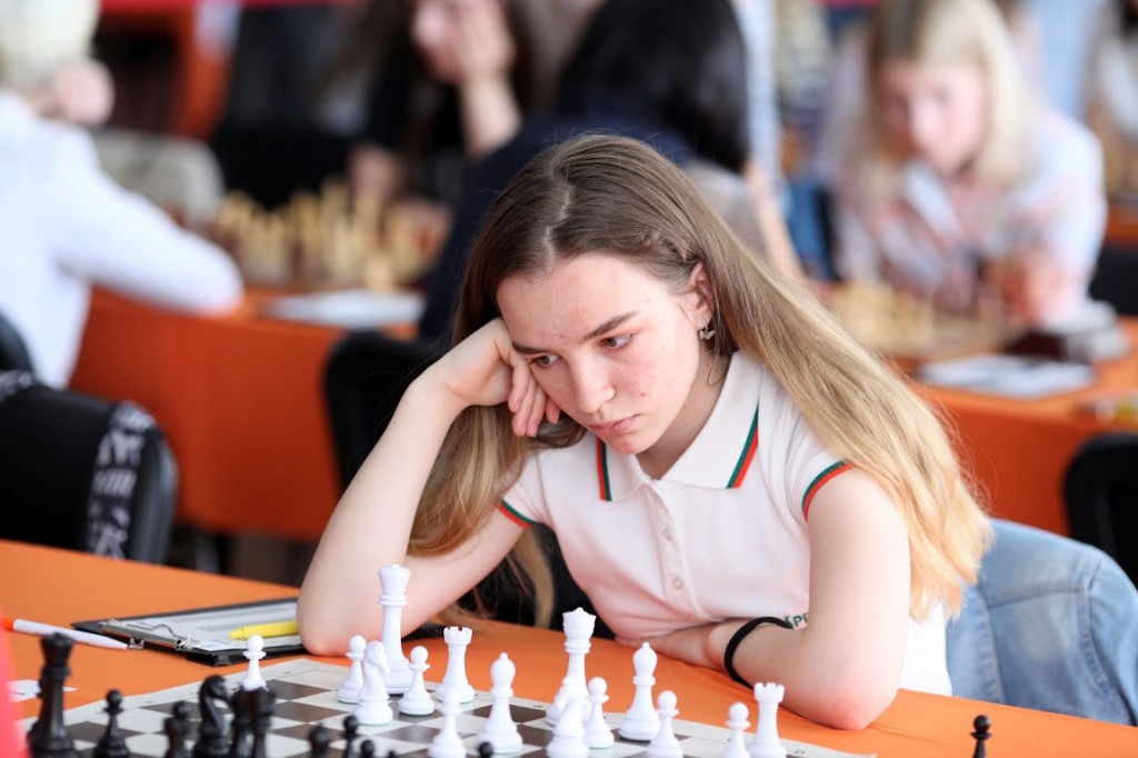 Виктория Лоскутова стала чемпионкой Европы по шахматам в «гибридном формате»