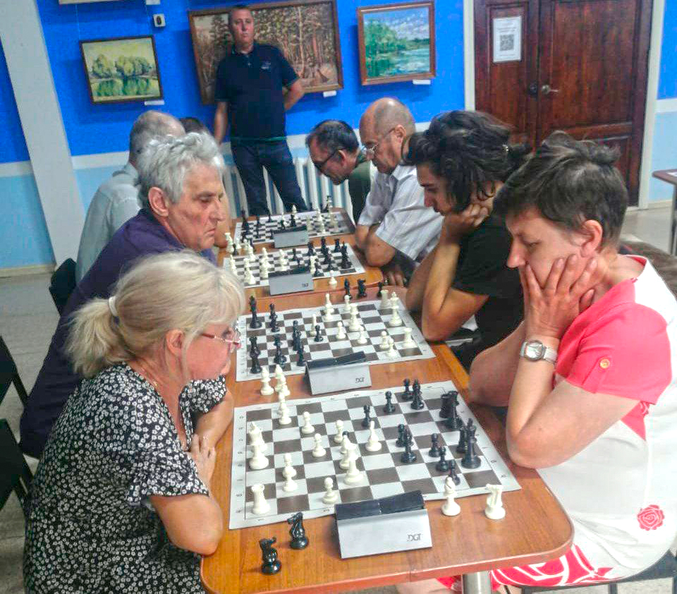 Уже празднуем! В Ребрихе прошёл командный рапид в честь Международного дня шахмат